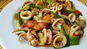 ปลาหมึกไข่ผัดพริกไทยดำ