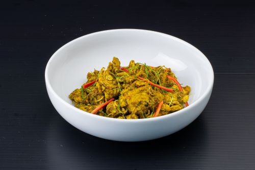 ไก่ผัดคั่วกลิ้ง